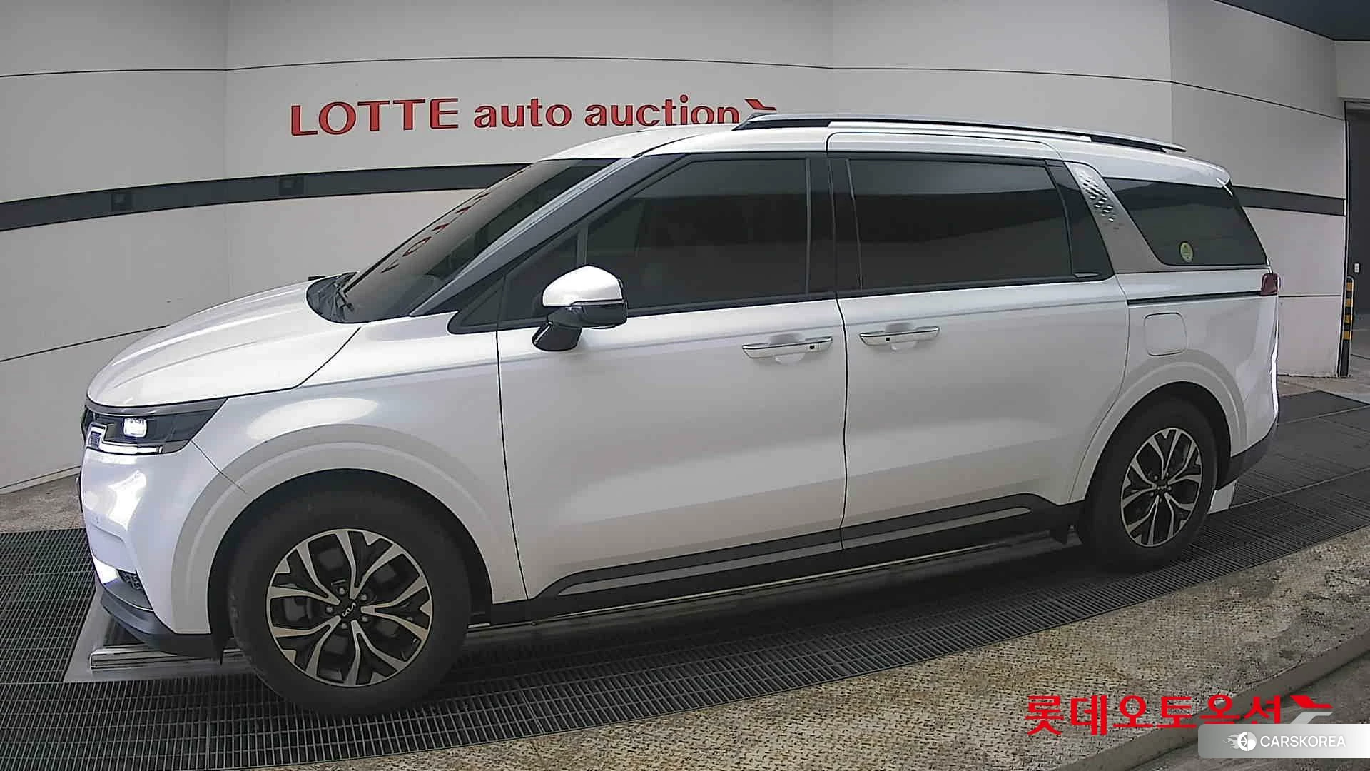 Kia Carnival 2023 Белый из Кореи, фото 3