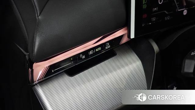 BMW 5 Series (G60) 2025 Светло-серебряный цвет из Кореи, фото 3