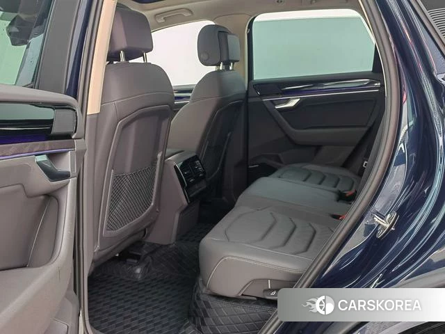 Volkswagen Touareg 2024 Синий из Китая, фото 3