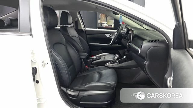 Kia The New K3 2nd generation 2021 Белый из Кореи, фото 3