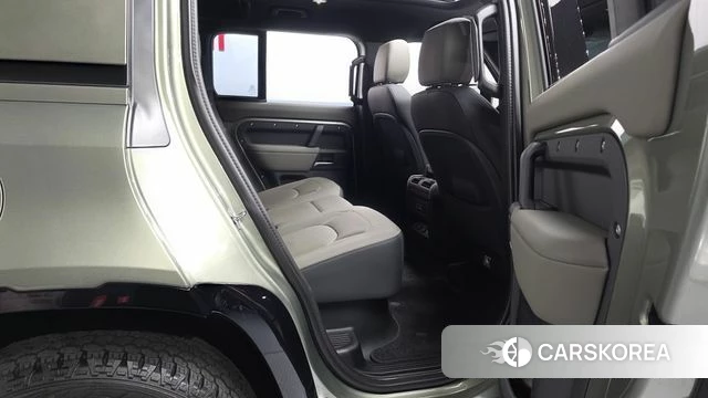 Land Rover Defender (L663) 2025 Зеленый из Кореи, фото 3