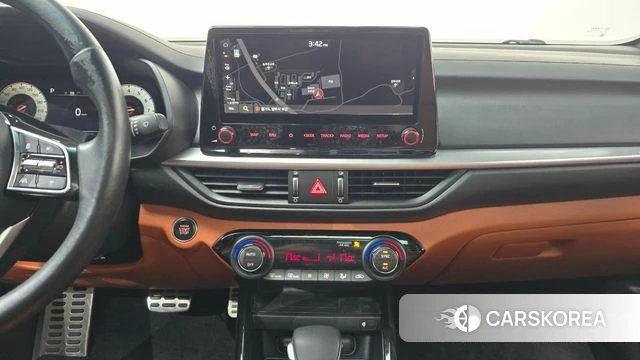 Kia The New K3 2nd generation 2023 Черный из Кореи, фото 3