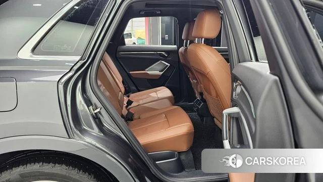 Audi Q3 (F3) 2022 Серый из Кореи, фото 3