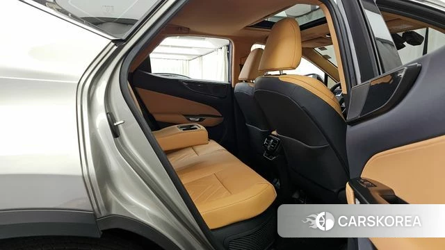 Lexus NX350h Second generation 2025 Серебристо-серый из Кореи, фото 3