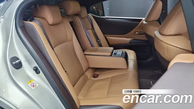 Lexus ES300h 7th generation 2018 Песочный из Кореи, фото 3