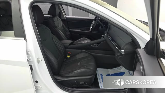 Hyundai The New Avante (CN7) 2023 Белый из Кореи, фото 3