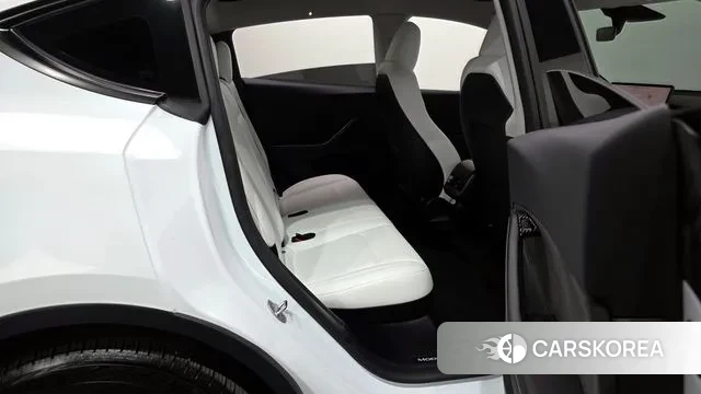 Tesla Model Y 2023 Белый из Кореи, фото 3