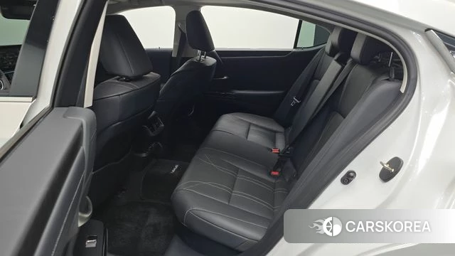 Lexus ES300h 7th generation 2022 Белый из Кореи, фото 3