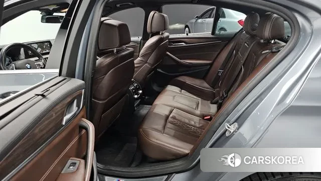 BMW 5 Series (G30) 2018 Серебристо-серый из Кореи, фото 3