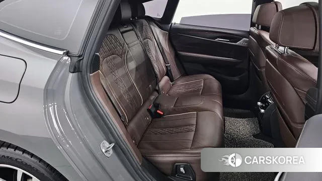 BMW 6 Series GT (G32) 2022 Серебристо-серый из Кореи, фото 3