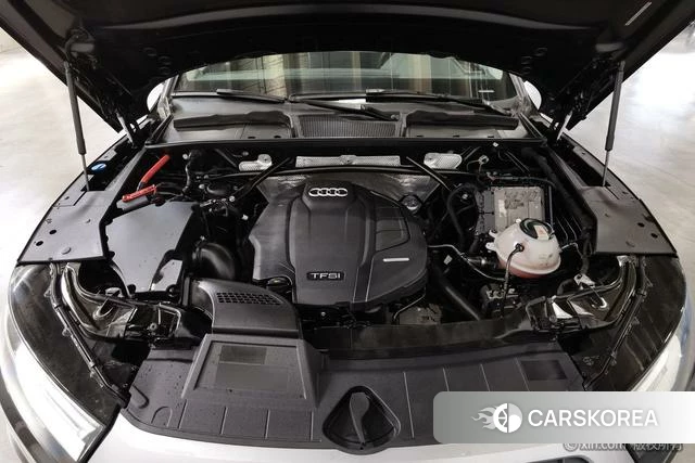 Audi Q5L 2021 Черный из Китая, фото 3