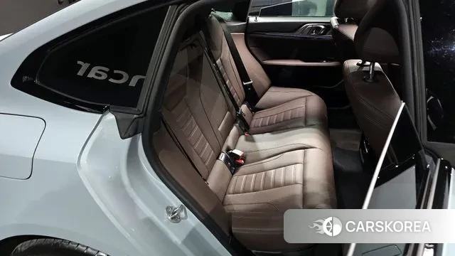 BMW 4 Series (G22) 2024 Светло-серебряный цвет из Кореи, фото 3