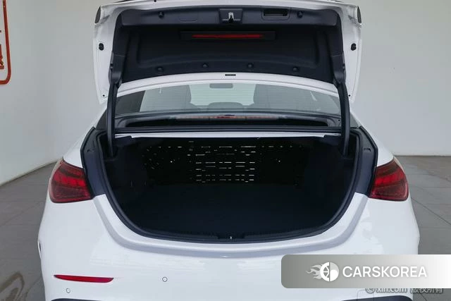Mercedes-Benz C-class PHEV 2024 Белый из Китая, фото 3