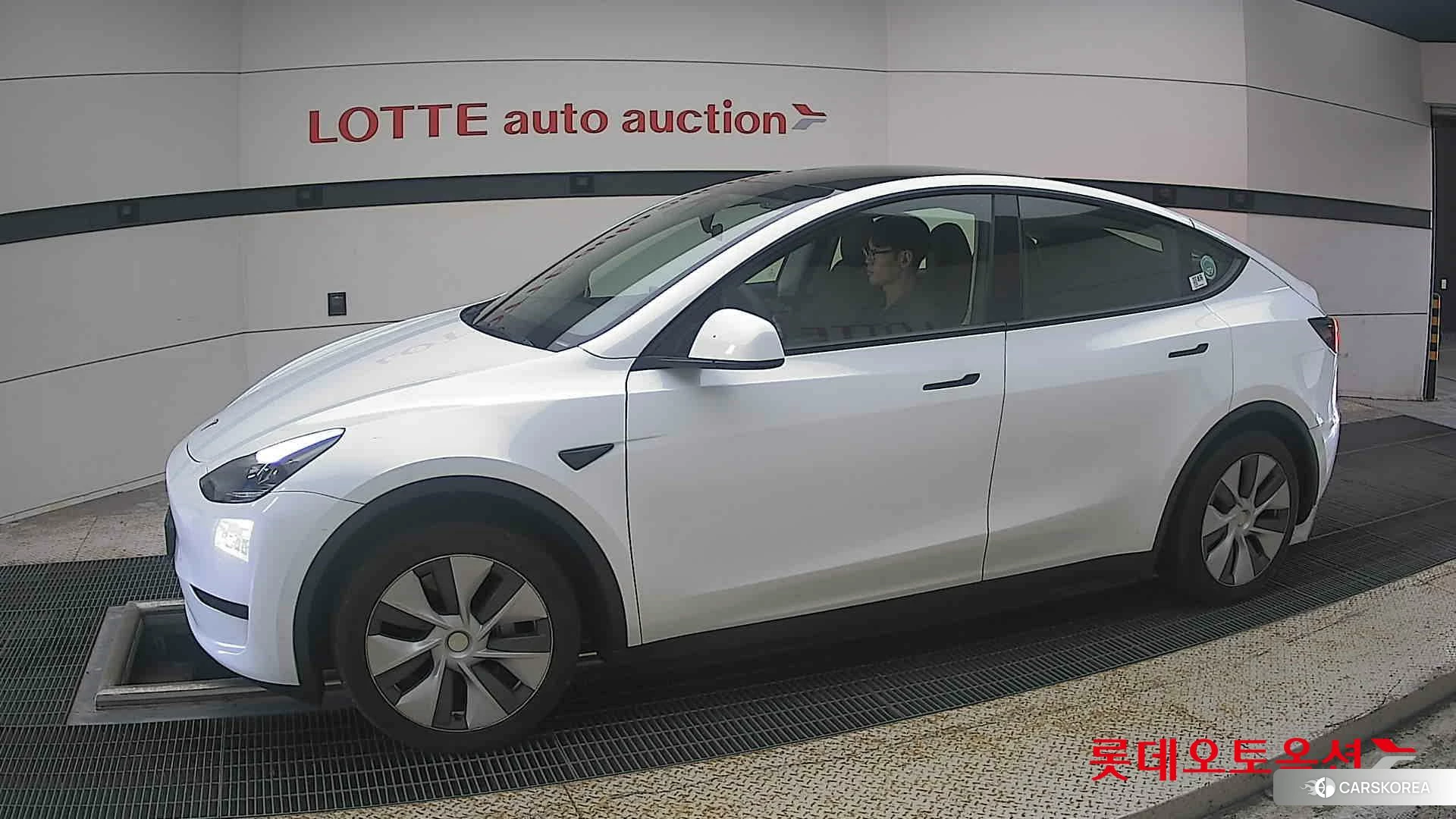 Tesla Model Y RWD 2023 Белый из Кореи, фото 3