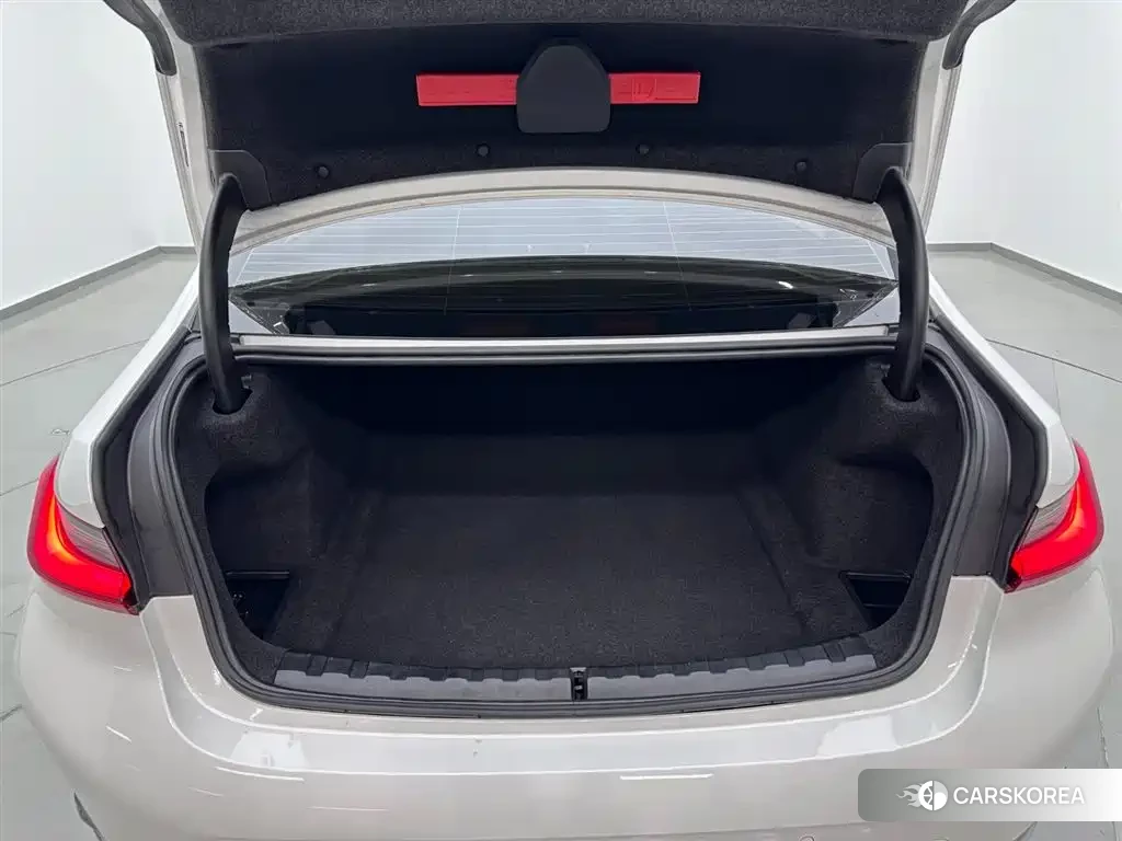 BMW 3 series 2023 Белый из Китая, фото 3