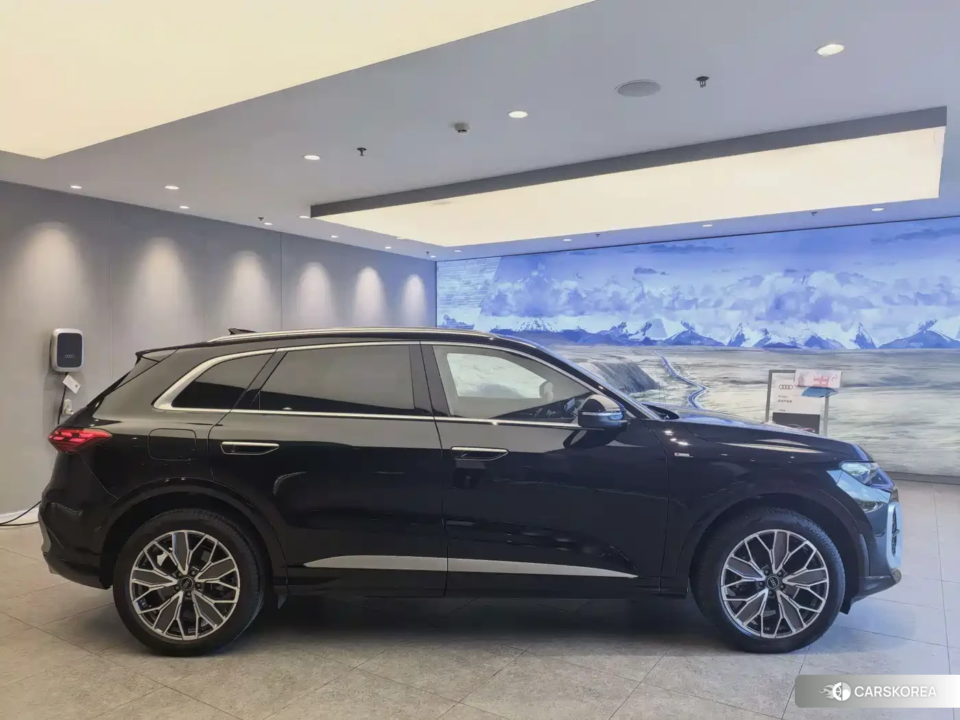 Audi Q5L 2025 Черный из Китая, фото 3