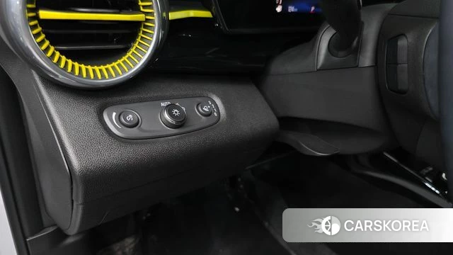 Chevrolet (GM Daewoo) Trax Crossover 2023 Белый из Кореи, фото 3