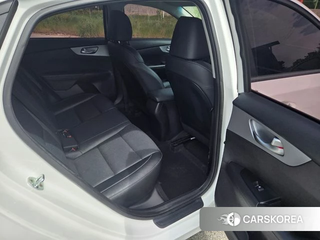 Kia The New K3 2nd generation 2021 Белый из Кореи, фото 3