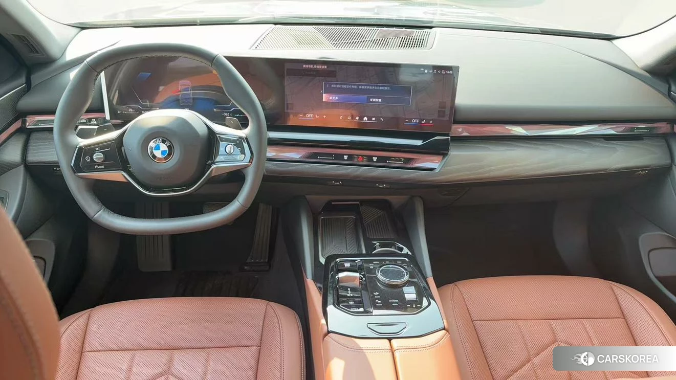 BMW 5 series 2024 Серебристо-серый из Китая, фото 3