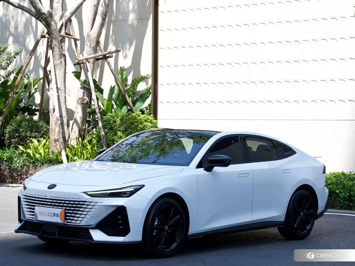 Chang'an Changan UNI-V 2024 Белый из Китая, фото 3