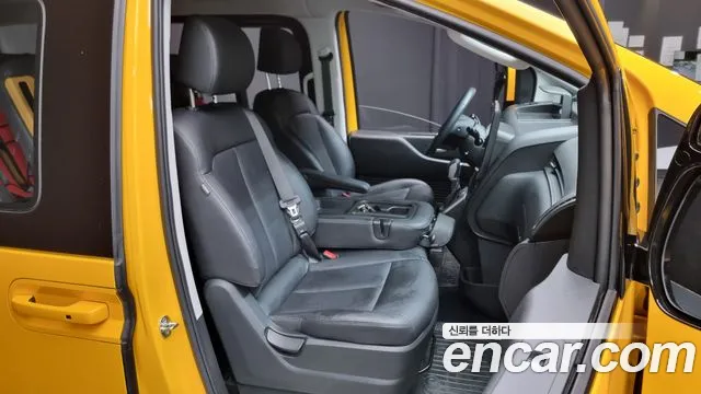 Hyundai Staria 2023 Желтый из Кореи, фото 3