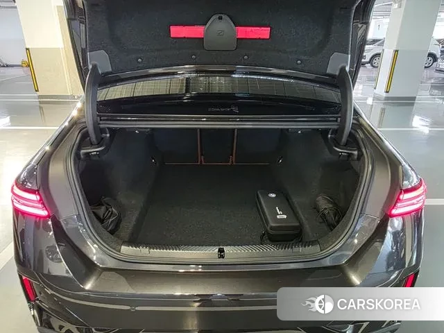 BMW 5 Series (G60) 2024 Цвет тростника из Кореи, фото 3