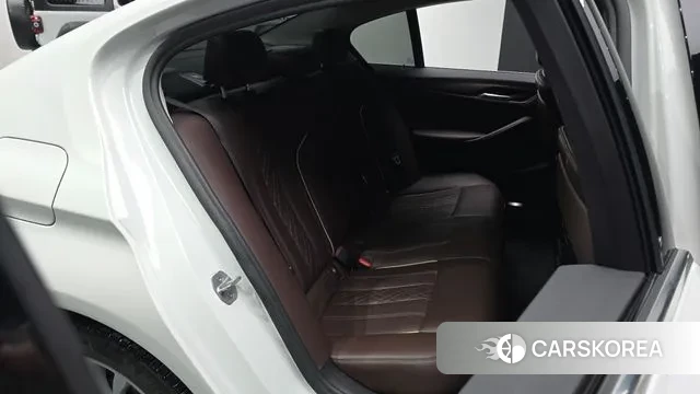 BMW 5 Series (G30) 2018 Белый из Кореи, фото 3