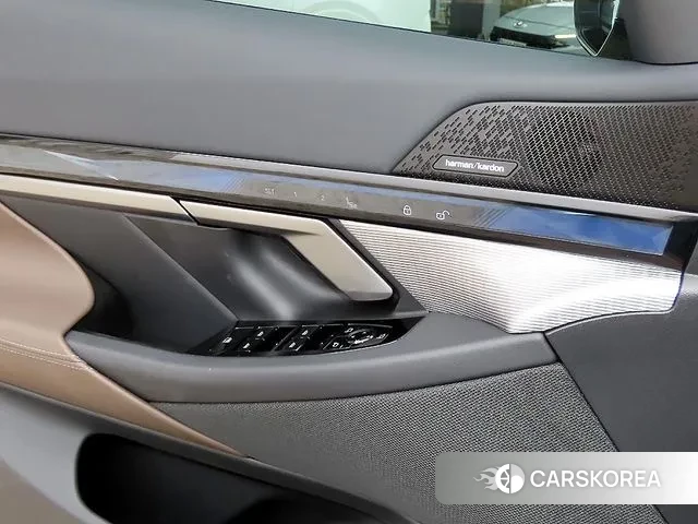 BMW 5 Series (G60) 2025 Серебристо-серый из Кореи, фото 3