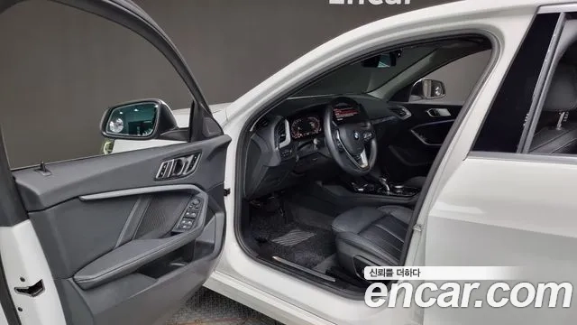 BMW 1 Series (F40) 2021 Белый из Кореи, фото 3