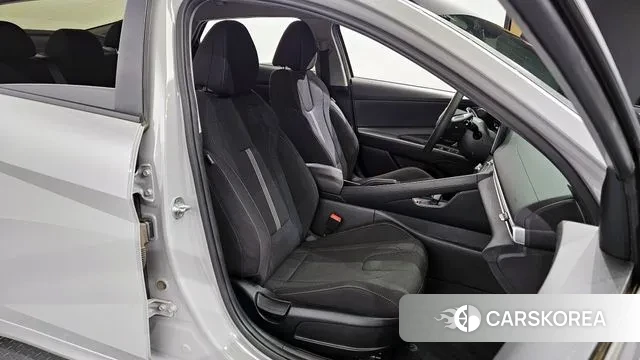 Hyundai Avante (CN7) 2021 Серебристо-серый из Кореи, фото 3