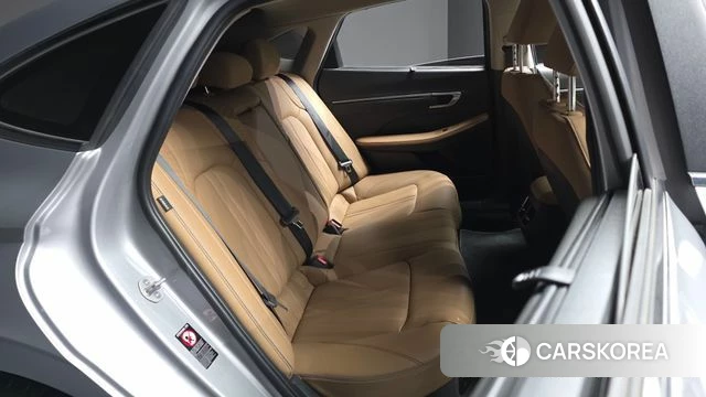 Hyundai Sonata Hybrid (DN8) 2023 Серебряный из Кореи, фото 3