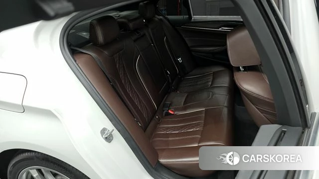 BMW 5 Series (G30) 2018 Белый из Кореи, фото 3