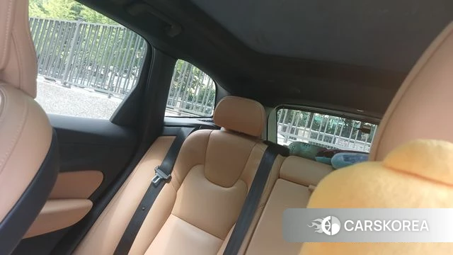 Volvo XC60 second Generation 2023 Жемчужный цвет из Кореи, фото 3