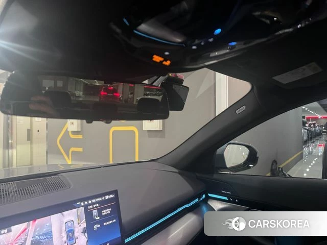 BMW 5 Series (G60) 2024 Светло-серебряный цвет из Кореи, фото 3