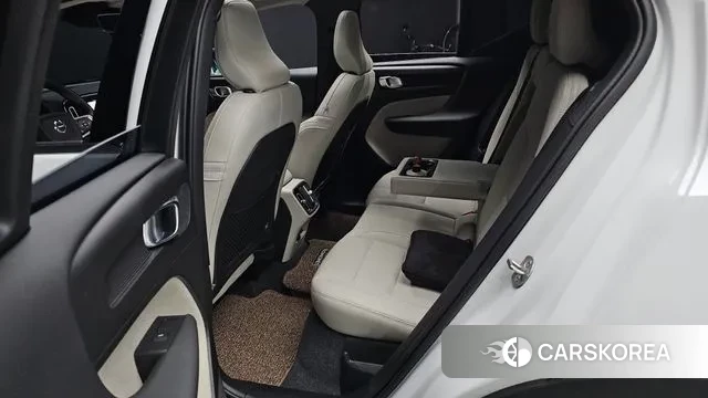 Volvo XC40 2024 Белый из Кореи, фото 3