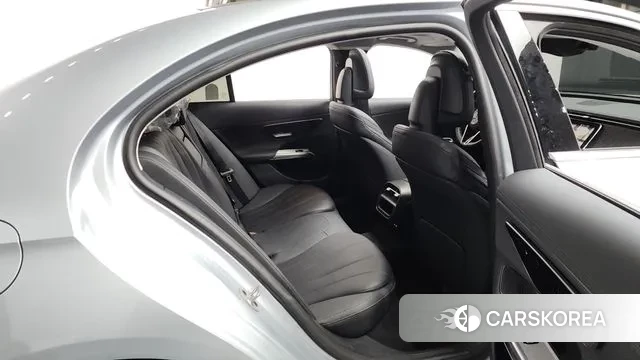 Mercedes-Benz E-Class W214 2024 Светло-серебряный цвет из Кореи, фото 3