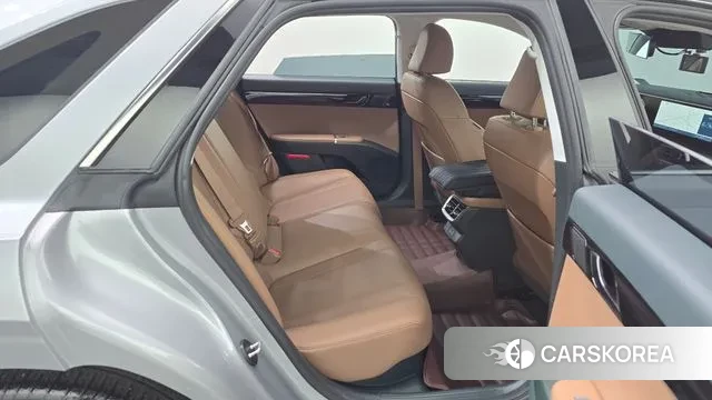 Hyundai Grandeur Hybrid (GN7) 2023 Серебряный из Кореи, фото 3