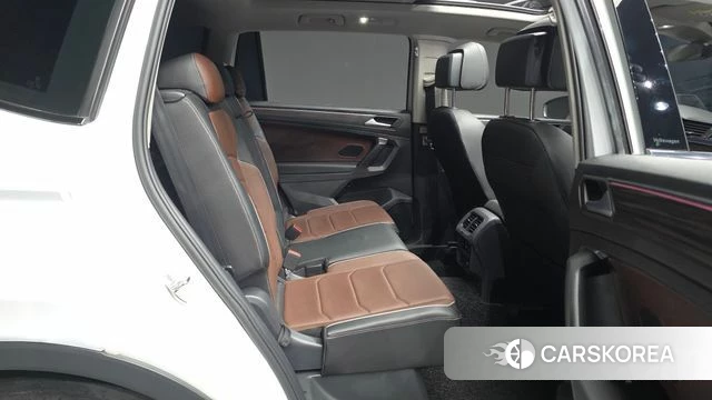 Volkswagen Tiguan Allspace 2022 Белый из Кореи, фото 3