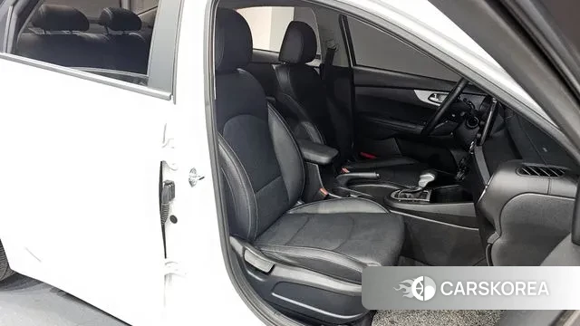 Kia The New K3 2nd generation 2022 Белый из Кореи, фото 3