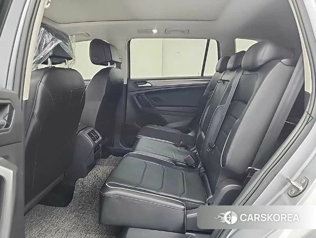 Volkswagen Tiguan Allspace 2022 Серебристо-серый из Кореи, фото 3