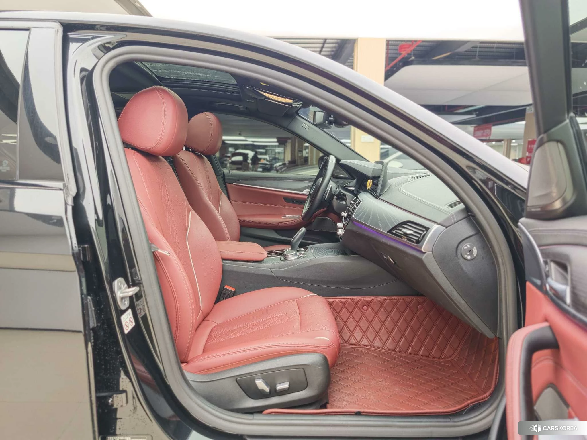 BMW 5 series 2022 Черный из Китая, фото 3