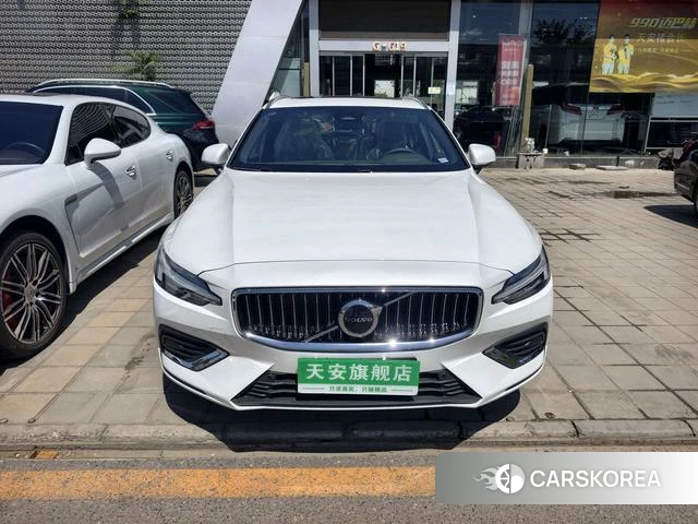 Volvo V60 2026 Белый из Китая, фото 3