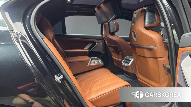 BMW 7 Series (G70) 2024 Черный из Кореи, фото 3