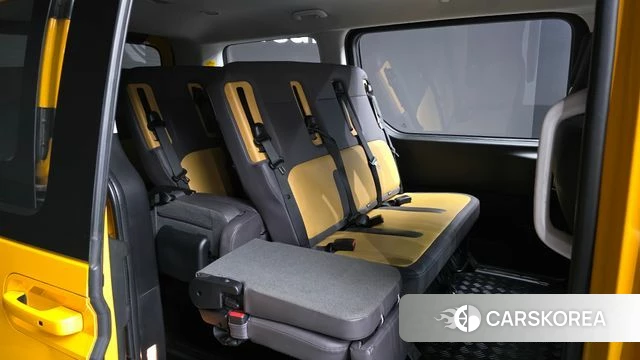 Hyundai Staria 2023 Желтый из Кореи, фото 3