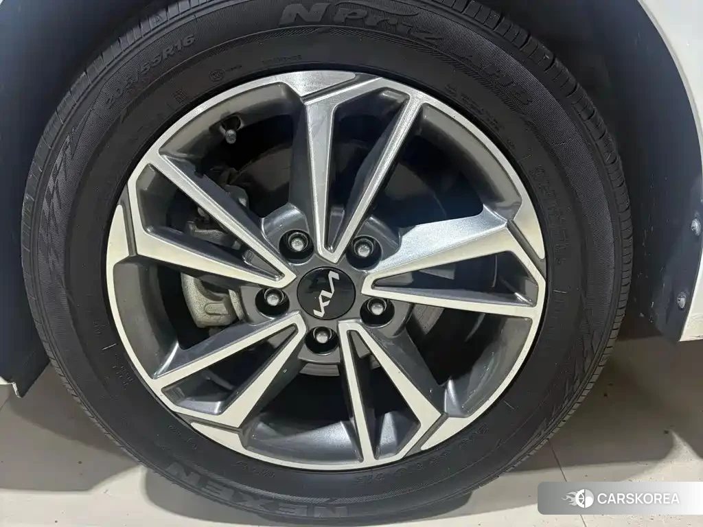 Kia K3 2023 Белый из Китая, фото 3
