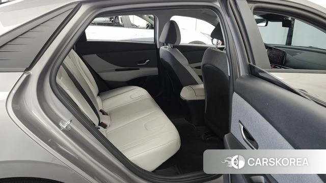 Hyundai Avante Hybrid (CN7) 2022 Серебристо-серый из Кореи, фото 3