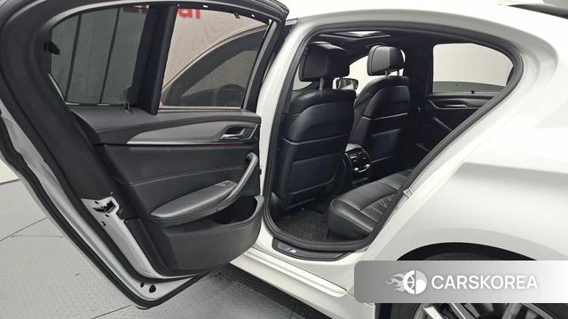 BMW 5 Series (G30) 2019 Белый из Кореи, фото 3