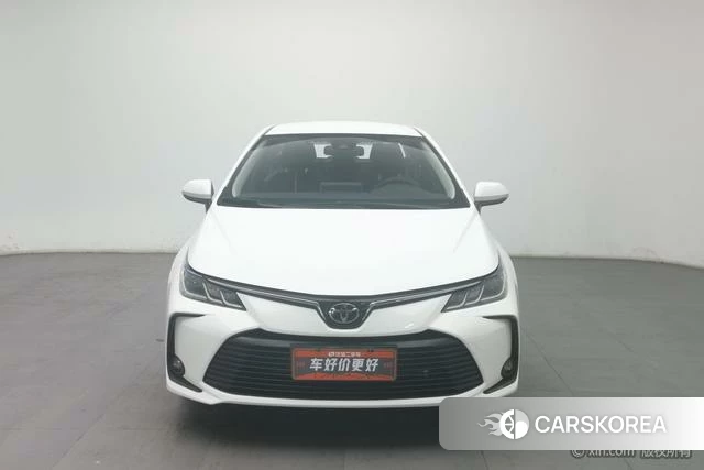 Toyota Corolla 2023 Белый из Китая, фото 3