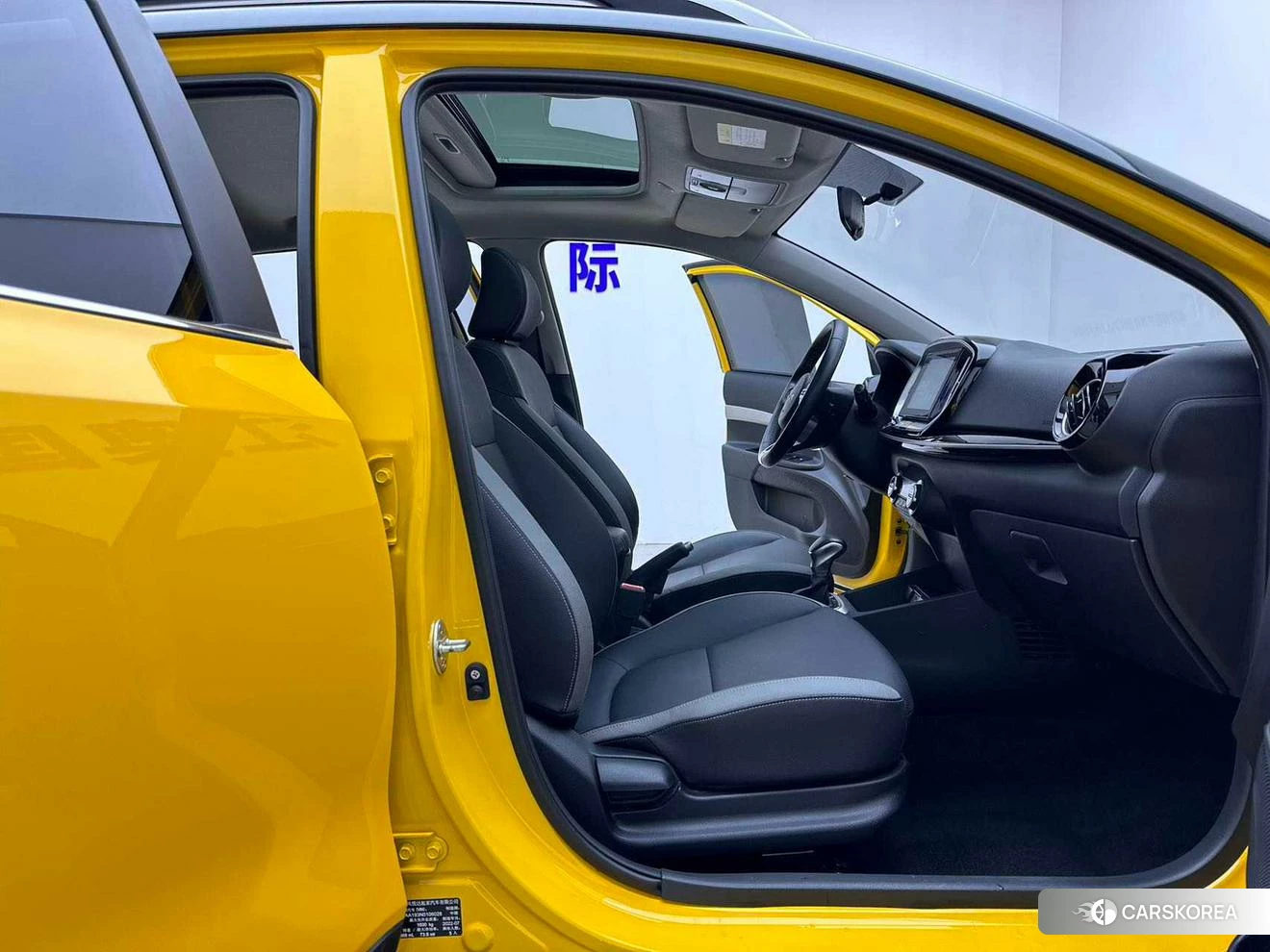 Kia KX1 2021 Желтый из Китая, фото 3