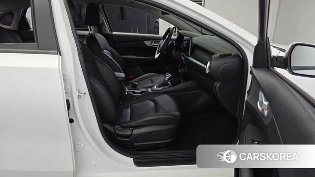 Kia The New K3 2nd generation 2022 Белый из Кореи, фото 3
